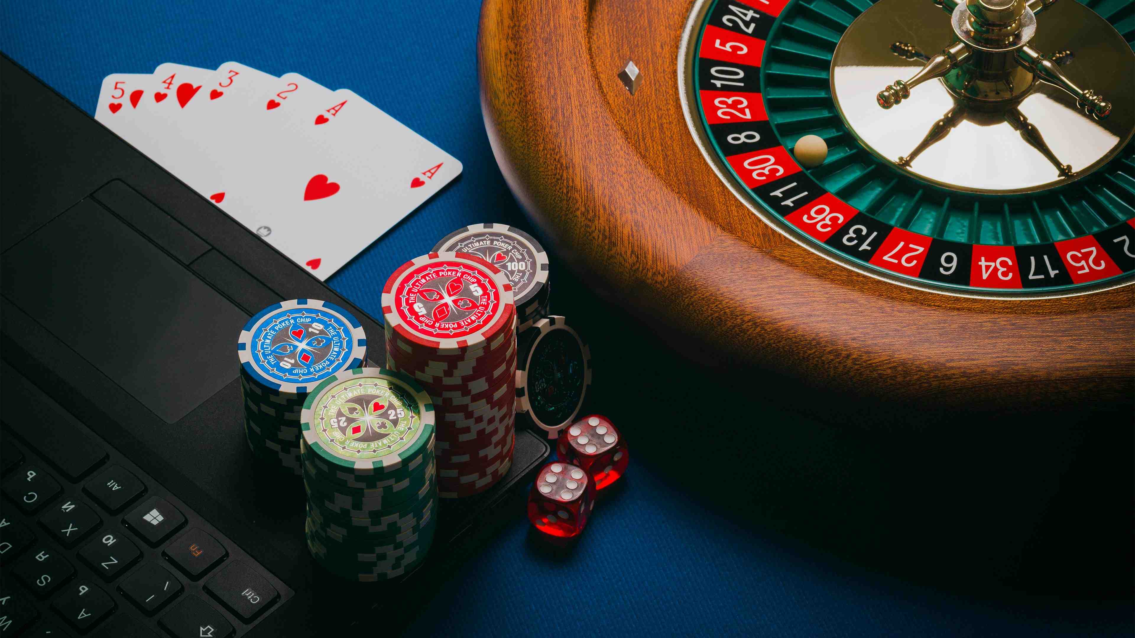 atlantis88 live baccarat table with real dealer on screen for Philippines users